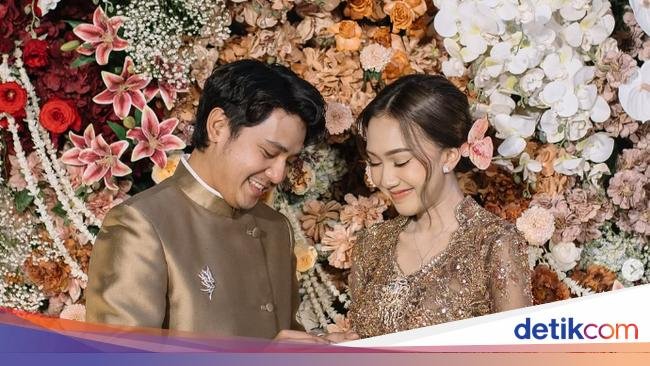 Romantisnya Arbani Yasiz dan Tunangannya saat Kulineran di Jepang