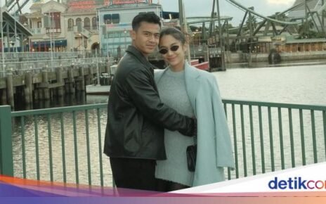 Azizah Salsha Asyik Jajan di Jepang Ditemani Pratama Arhan