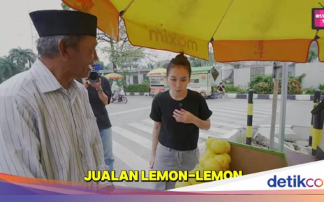 Ayu Ting Ting Bantu UMKM, Jualan Lemon di Pinggir Jalan
