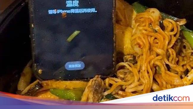 Beli Hotpot Gratis Handphone! Wanita Hampir Celaka Gegara Makanannya