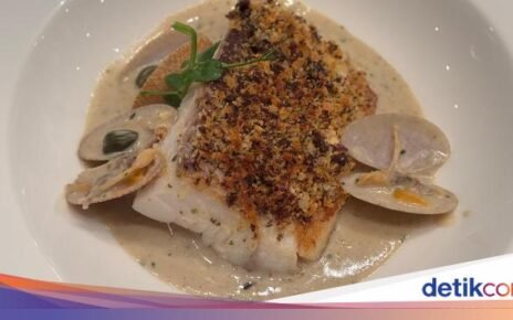 Di Blue Terrace Tersaji Ikan Cod Panggang hingga Sup Bawang Klasik Prancis