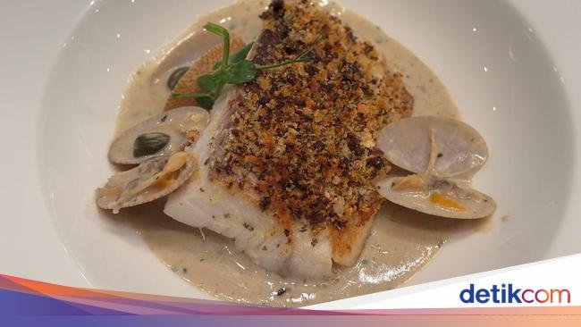 Di Blue Terrace Tersaji Ikan Cod Panggang hingga Sup Bawang Klasik Prancis
