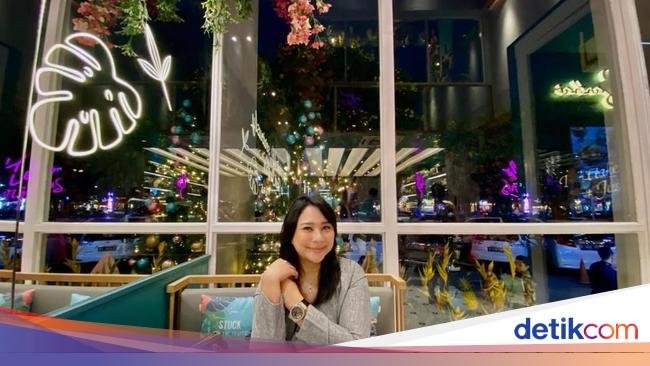 Chikita Meidy Kulineran Bareng Suami di Food Court hingga Restoran