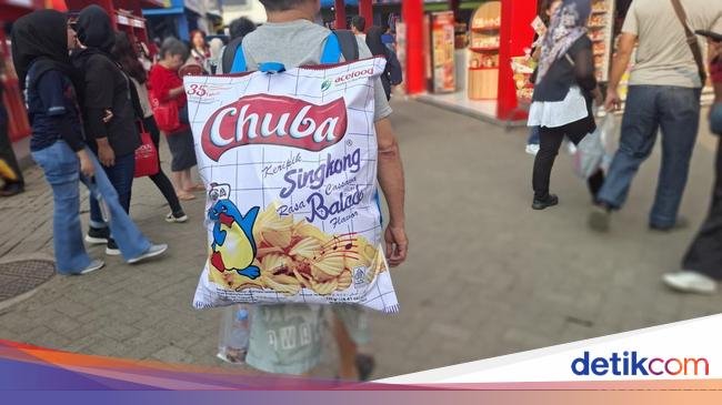 Unik Banget! 10 Camilan dengan Kemasan Tas Jumbo di PRJ