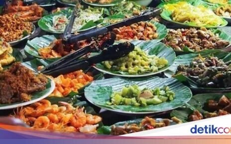 Cicak Jadi 'Topping' Pisang Goreng hingga Harga Menu di Lesehan Bu Gendut Blok M