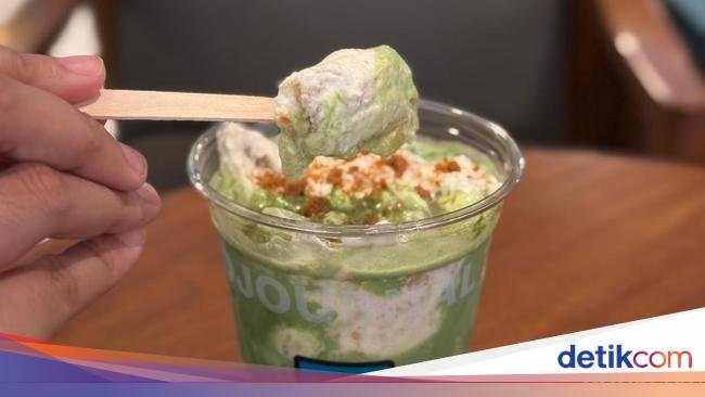Lagi Hits! Matcha Latte dengan Sea Salt Cream dan Banana Pudding