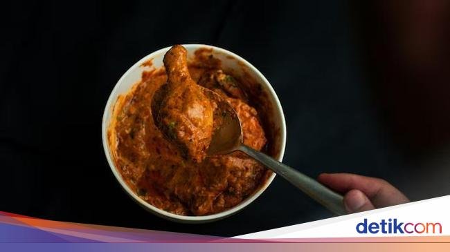 Menu Kari Buatannya Dikritik Terlalu Berminyak, Chef Ini Minta Maaf