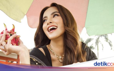 Pesona Olla Ramlan Saat Jajan Pentol hingga Makan Pecel Lele