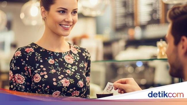 Dapat Tip Rp 176 Juta, Pelayan Berakhir Dipecat Gegara Hal Ini