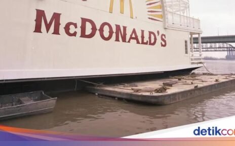 Penampakan McDonald's Terapung Pertama di Dunia yang Disebut Norak