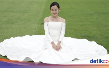 Potret Cantik Shanna Shannon Saat Dapat Kue Ultah hingga Santai di Kafe
