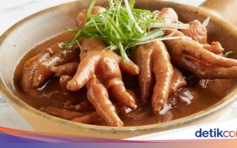 Tak Gengsi, Aktor Hong Kong Kini Jualan Ceker Ayam