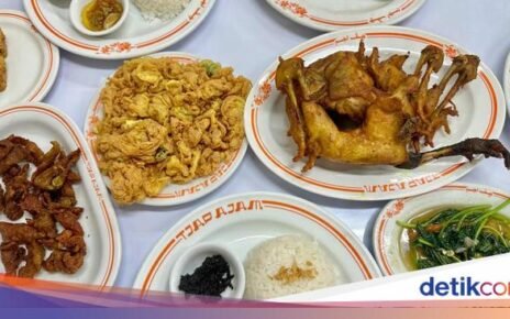Gurih Legit Ayam Kampung Goreng Plus Cocolan Bumbu Hitam