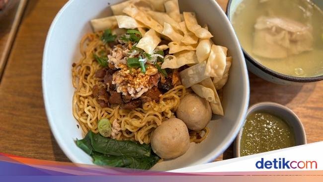 Sinilagi! Kafe Langganan Ibu-ibu Ngemil Bolo Bun dan Ngopi