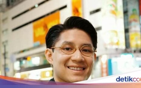 Potret Keren Teuku Rassya Jajan di Jepang hingga Nongkrong di Kafe