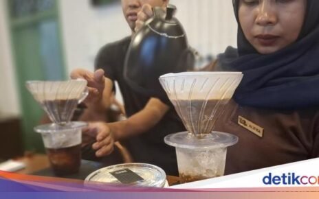 Menyeruput Sambil Belajar Riwayat Kopi di Bogor Bersama Pinot Johnny