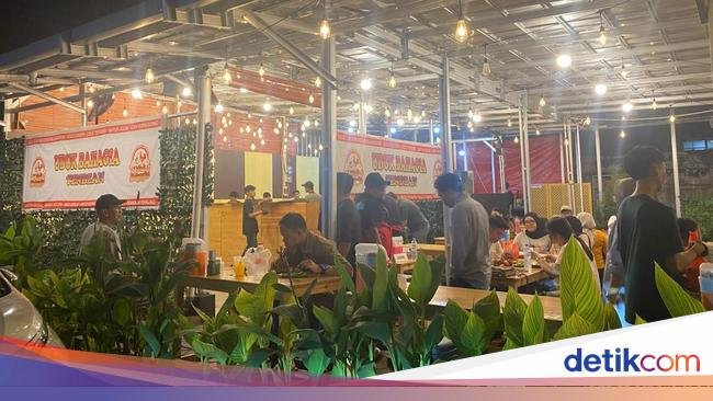 Warung Nasi Uduk Belasan Lauk Ini Buka 24 Jam!