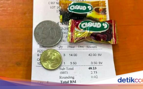 Wanita Ini Tak Terima Dikasih Kembalian Permen Saat Beli Pizza