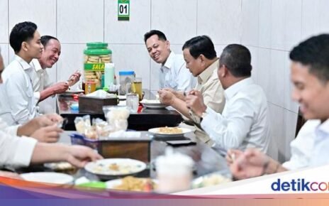 Prabowo dan Jokowi Makan Bakmi Jawa di Resto Legendaris Sejak 1970