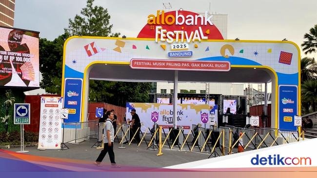 Le Minerale Meriahkan Allo Bank Festival di Bandung