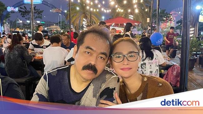 Adam Suseno Ultah ke-59, Inul Daratista Kasih Kue Menggemaskan