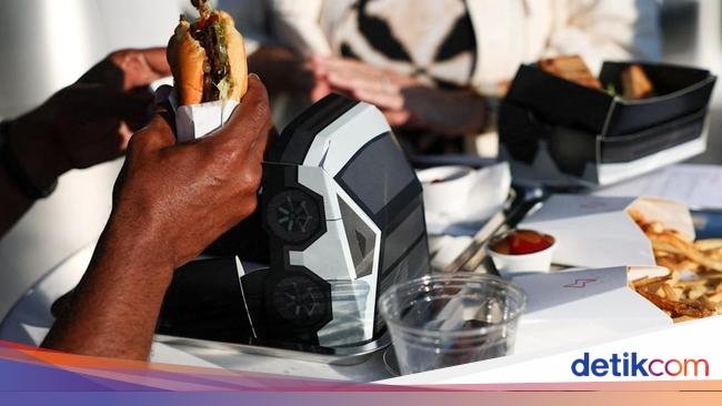 Akhirnya! Elon Musk Resmi Buka Restoran Tesla Pertama di Dunia