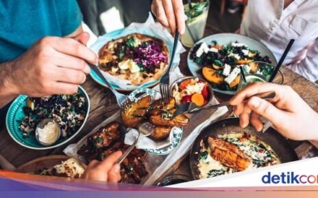 Bukan karena Pesugihan, Ini 5 Alasan Makan di Restoran Lebih Enak
