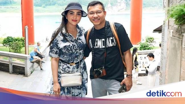 Serunya Anang-Ashanty Rayakan 'Anniversary' sambil Makan Siang