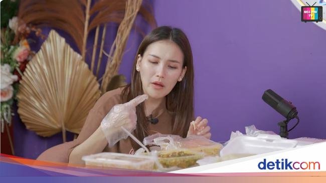 Ayu Ting Ting Cicip Makanan Afrika, Ada Fufu hingga Okro