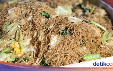 Bihun Goreng Bumbu Kacang yang Pedas Menyengat ala Mak Atun
