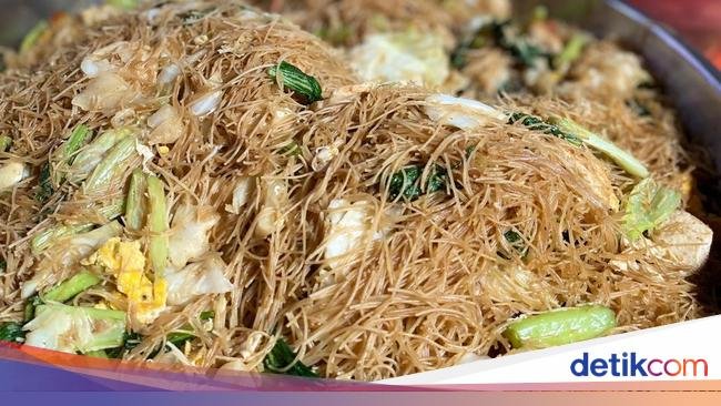 Bihun Goreng Bumbu Kacang yang Pedas Menyengat ala Mak Atun