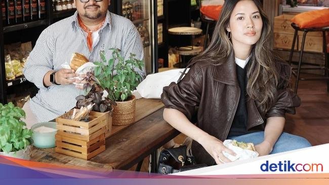 Cantiknya Raisa Saat Cicip Gelato hingga Nongkrong di Kafe