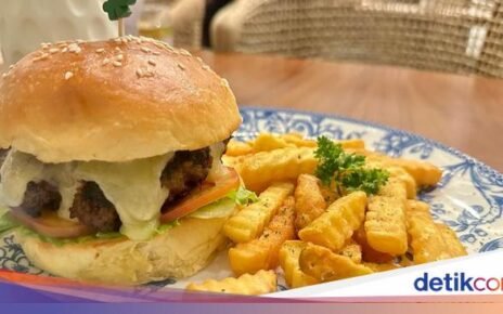 Jurnalis Inggris Suka Nasi Box Indonesia hingga Kafe Bangunan Kolonial di Depok