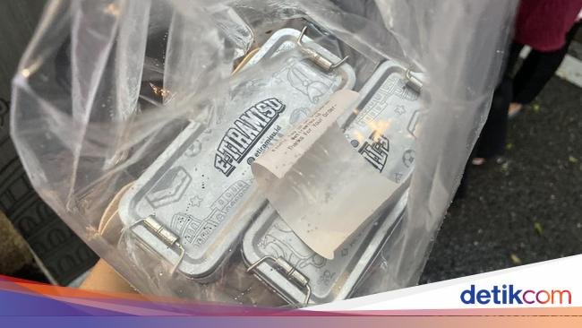 Viral di Blok M, Ada Tiramisu Kaleng yang Belinya Pakai Mesin Otomatis