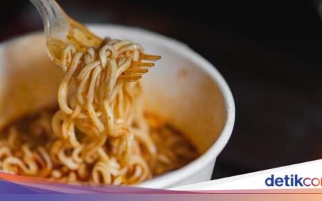 5 Efek Absurd Konsumsi Mie Instan, Picu Kehamilan hingga Asmara Runyam