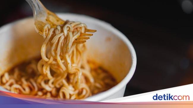 5 Efek Absurd Konsumsi Mie Instan, Picu Kehamilan hingga Asmara Runyam