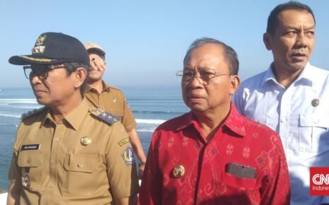 Koster Pimpin Pembongkaran di Pantai Bingin Bali, Pekerja Histeris
