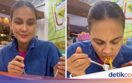 Luna Maya Cicip Mie Bangladesh, Pakai Jatah Makan Mie Tahun Depan