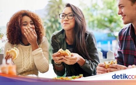 Diminta Patungan Makanan Tanpa Kesepakatan, Wanita Ini Geram