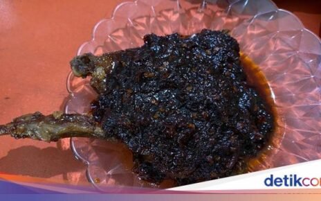 7 Nasi Bebek Bumbu Hitam di Jakarta yang Lezatnya Juara!