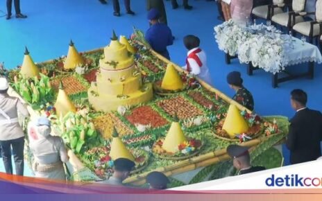 Makna 9 Tumpeng yang Dipotong Prabowo di Hari Bhayangkara