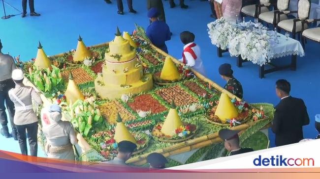 Makna 9 Tumpeng yang Dipotong Prabowo di Hari Bhayangkara
