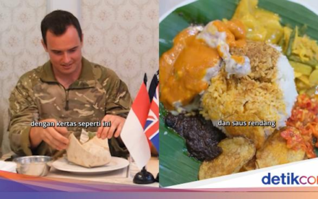 Prajurit Angkatan Laut Inggris Coba Nasi Padang, Lahap Makan Pakai Tangan