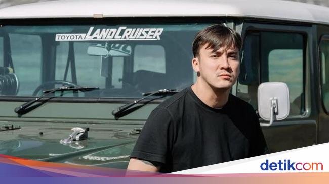 Rendy Kjaernett Saat Ngemil Pisang Goreng dan Makan Bersama Lady Nayoan