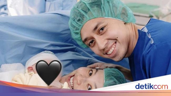 Sayang Suami! Ribka Sugiarto Masak Tumis Kangkung buat Rian Ardianto