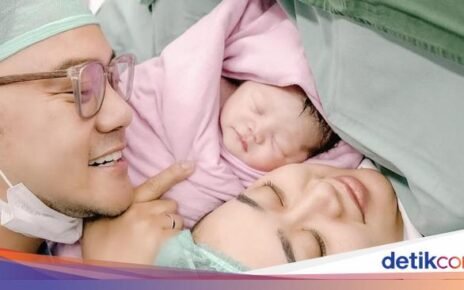 Romantisnya Danang DA Saat Masak hingga Mukbang Bareng Istri