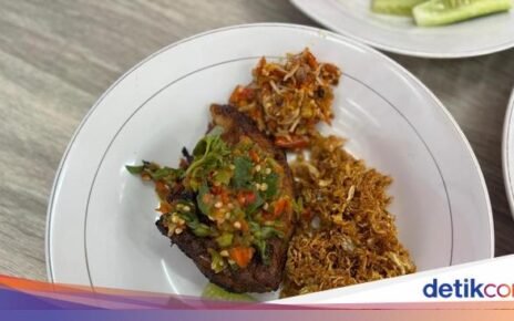 Huahh! Tersambar Pedasnya Ayam Bakar Sambal Teri Medan