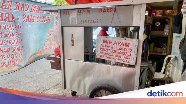 Sedapnya Mie Ayam Gerobak Cak Kandar di Pulo Mas Sejak 1986
