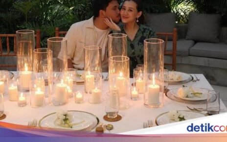 Thariq-Aaliyah Rayakan Anniversary Sambil Makan Malam Romantis
