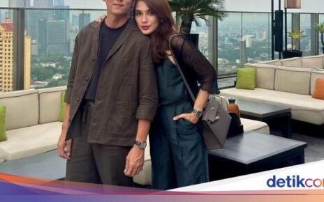 Potret Ultah Ussy Sulistiawaty Dirayakan dengan Makan Malam Keluarga